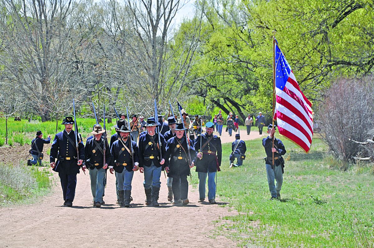 Union soldiers advance as the Confederates retreat.