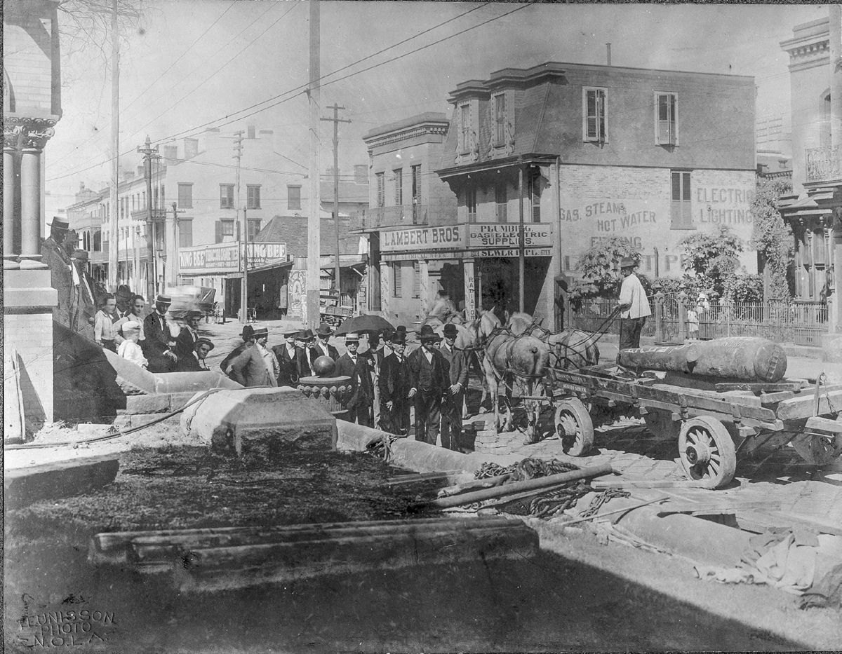 “Lady Slocomb” arrives in front of 929 Camp Street in 1899.