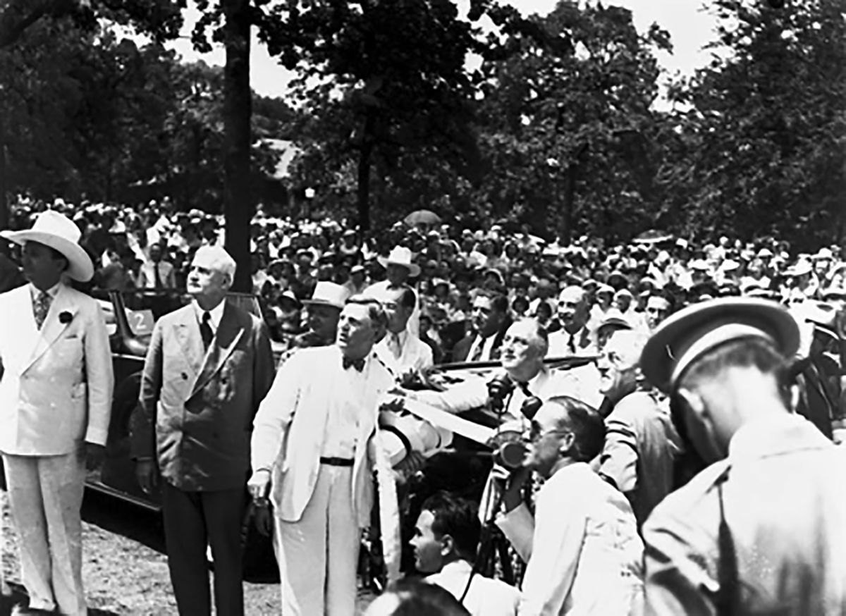 President Franklin Delano Roosevelt unveiling the Lee monument on June 12, 1936.