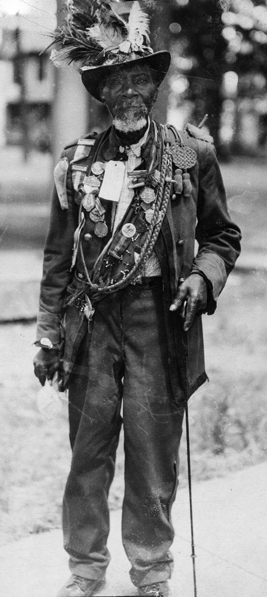Steve Everhart, of Rome, Ga., served a Confederate officer during the war. He was 102 years old when this photo was taken. He attended numerous reunions, including the 1932 UCV Richmond Reunion as indicated by one badge. He also went by the name Uncle Steve Eberhart and Steve Perry. (Liljienquist Family Collection of Civil War Photographs – Library