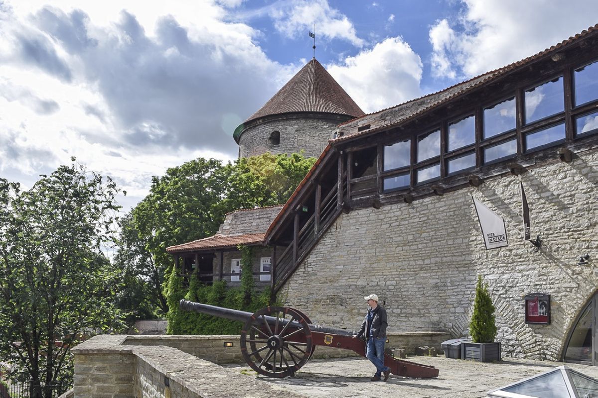 Neil Chatelain provides the obligatory “photo with cannon” from his recent trip to Europe. Here, he’s pictured in Tallin, Estonia.