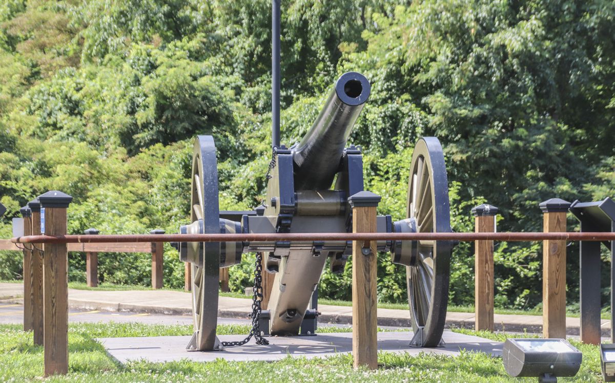 A close-up of Fort Pitts Foundry 4.5-inch siege gun No. 70.