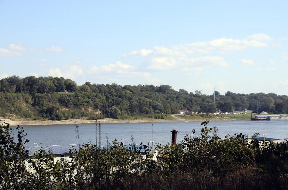 A view from Columbus Park across the Mississippi River at the Belmont Battlefield. — photograph 6 from the original article
