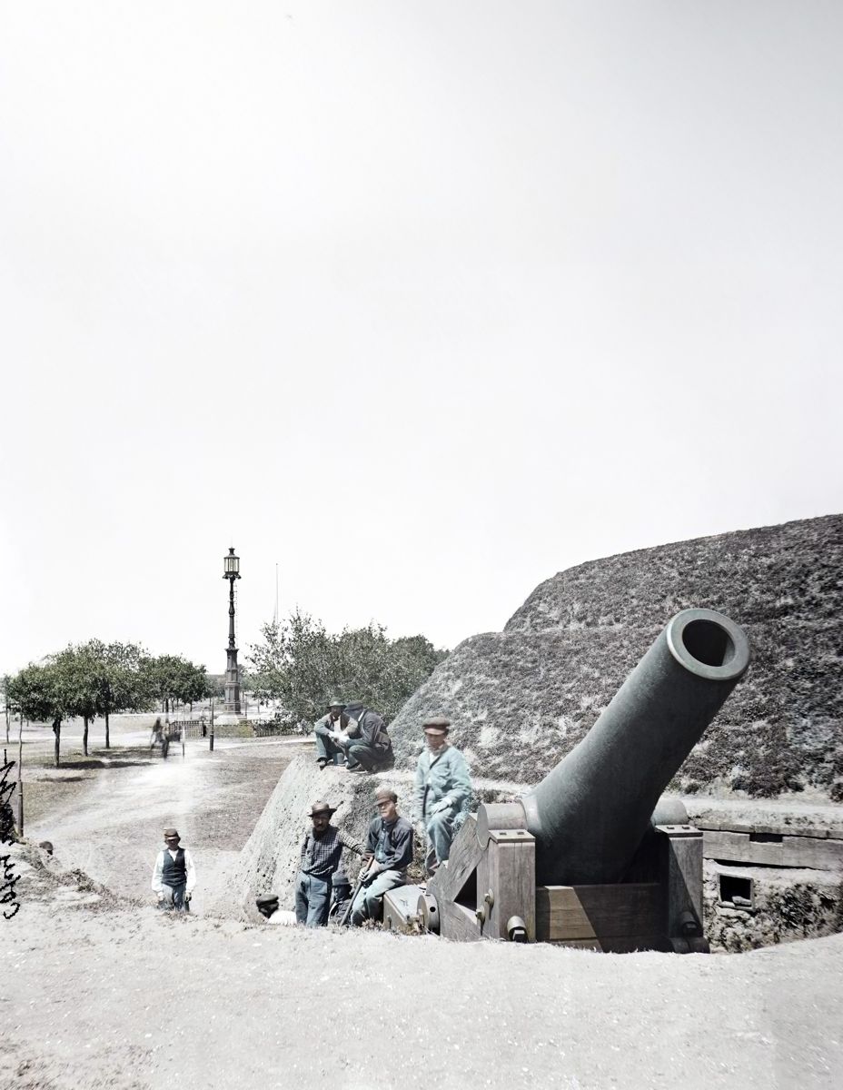 Library of Congress Collection 10-inch Columbiad in Charleston. — lead photograph from the original article
